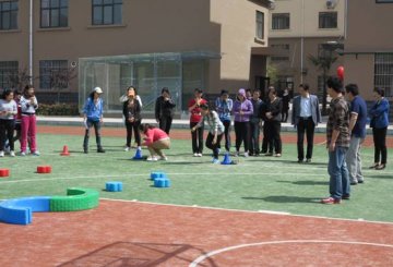 “快乐工作 认真生活” —学校举行教职工趣味运动比赛